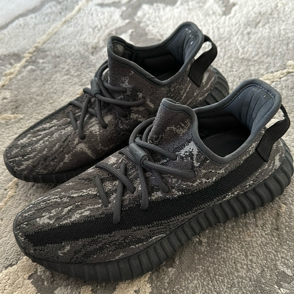 Yeezy Boost 350 V2